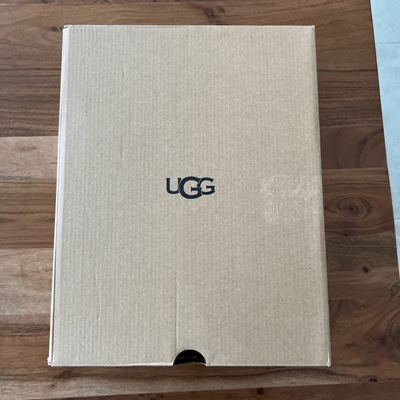 UGG SHOES - Picture 4 of 4